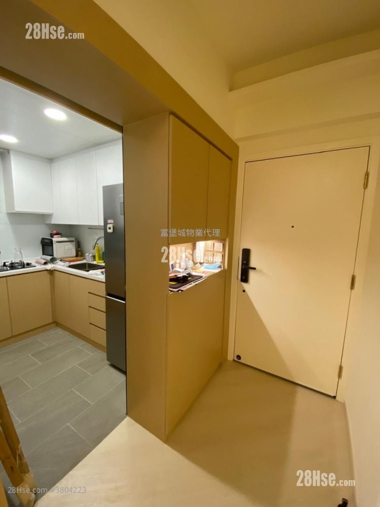 Castello Sell 2 Bedrooms , 1 Bathroom 547 ft²