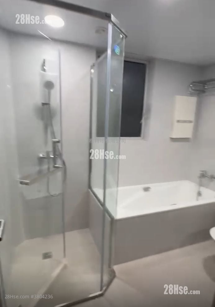 君临天下 租盘 3 房 , 3 浴室 1,068 平方尺