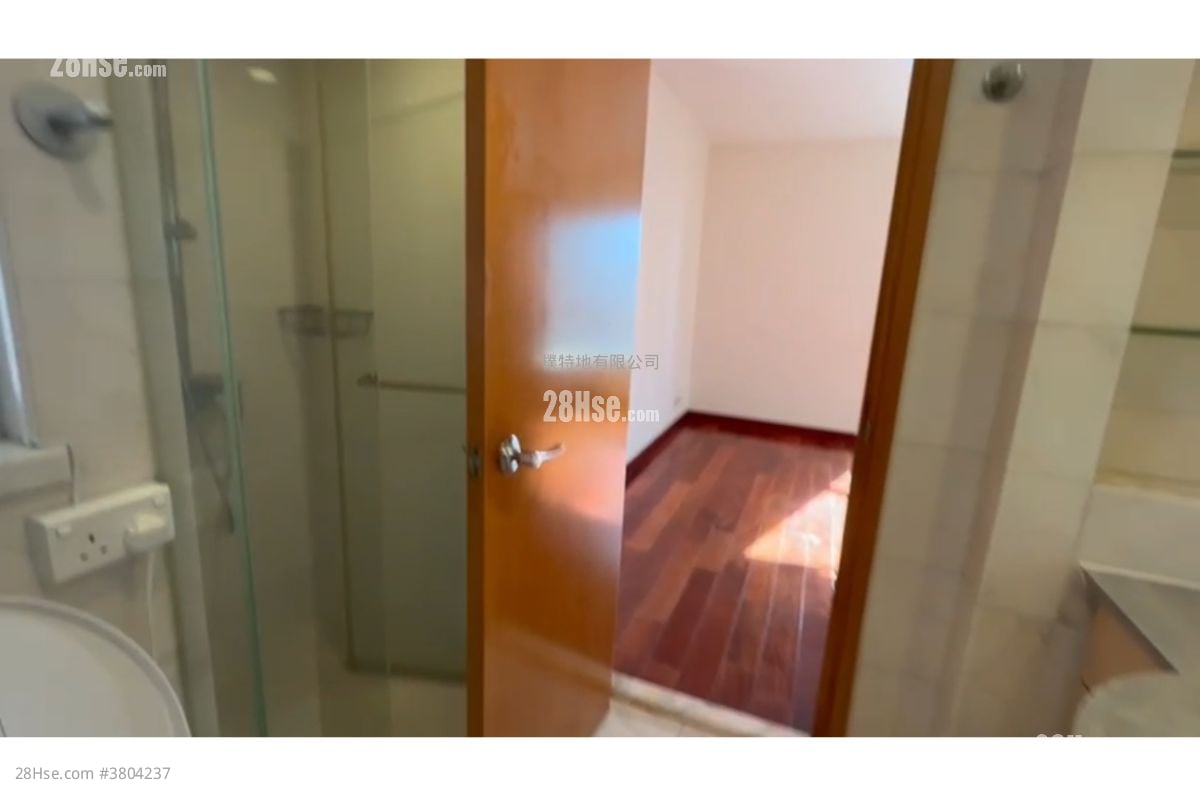 The Waterfront Rental 3 Bedrooms , 3 Bathrooms 1,127 ft²