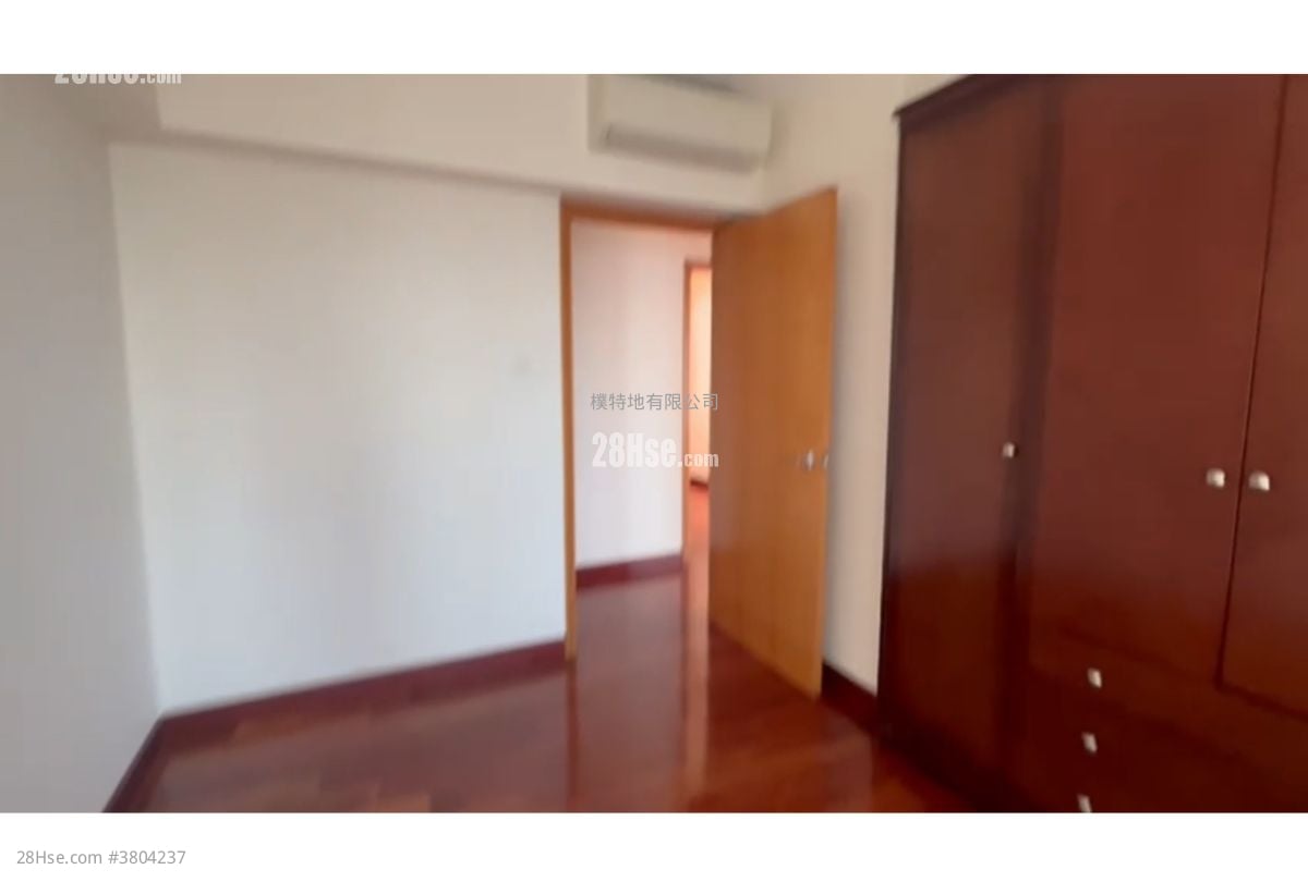 The Waterfront Rental 3 Bedrooms , 3 Bathrooms 1,127 ft²