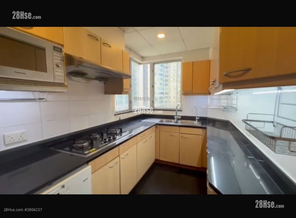 The Waterfront Rental 3 Bedrooms , 3 Bathrooms 1,127 ft²