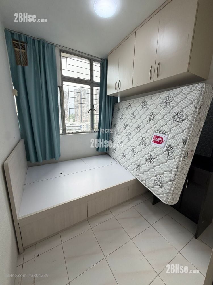 Kwong Yuen Estate Sell 3 Bedrooms , 1 Bathroom 485 ft²