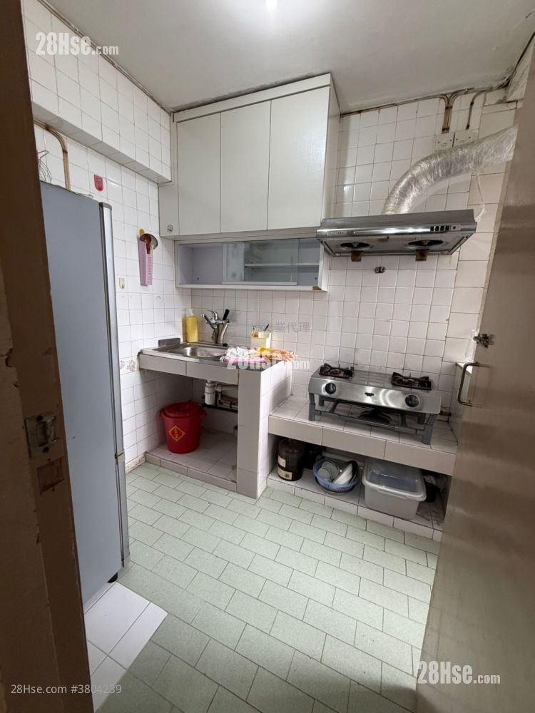 Kwong Yuen Estate Sell 3 Bedrooms , 1 Bathroom 485 ft²