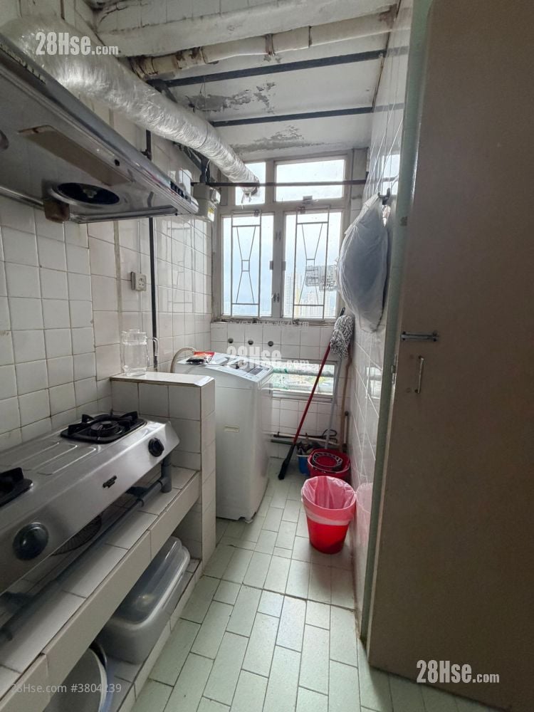 Kwong Yuen Estate Sell 3 Bedrooms , 1 Bathroom 485 ft²