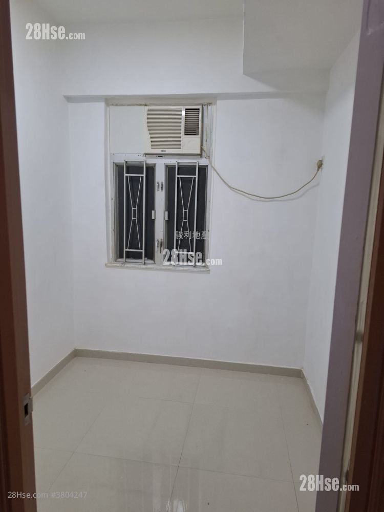 Tung Lo Court Rental 3 Bedrooms , 1 Bathroom 560 ft²