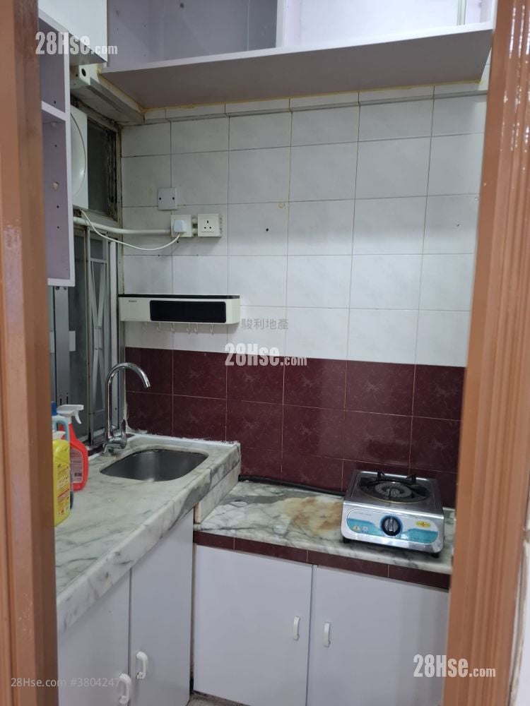 Tung Lo Court Rental 3 Bedrooms , 1 Bathroom 560 ft²