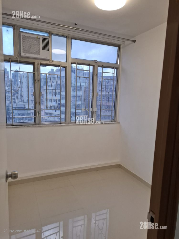 Tung Lo Court Rental 3 Bedrooms , 1 Bathroom 560 ft²