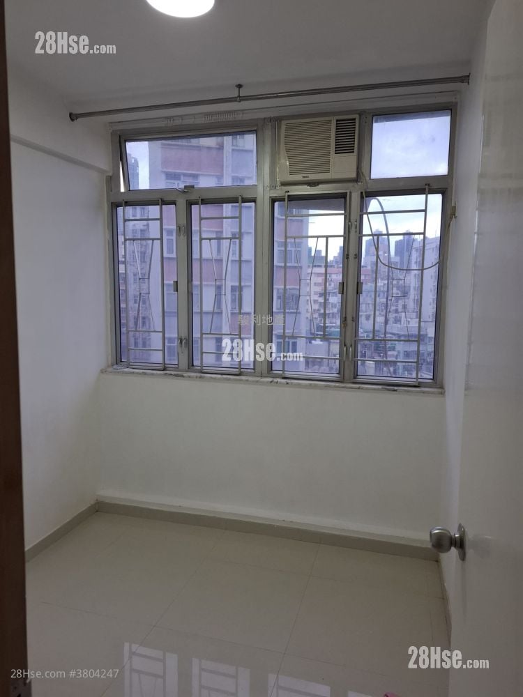 Tung Lo Court Rental 3 Bedrooms , 1 Bathroom 560 ft²