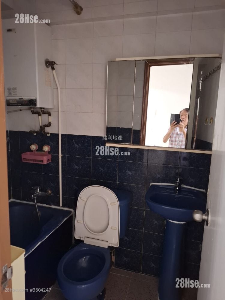 Tung Lo Court Rental 3 Bedrooms , 1 Bathroom 560 ft²