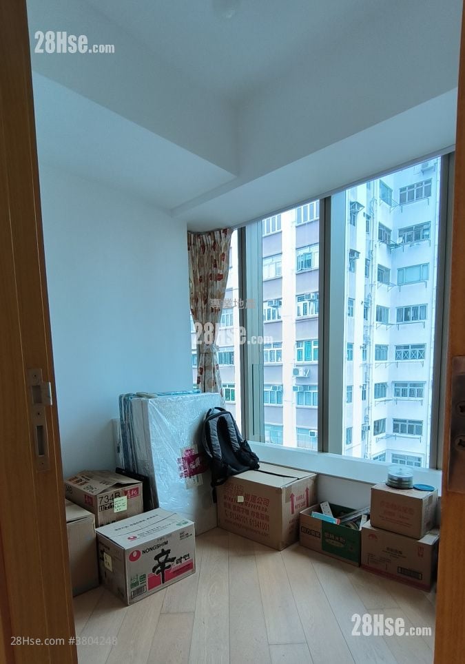 Macpherson Place Sell 2 Bedrooms , 1 Bathroom 555 ft²