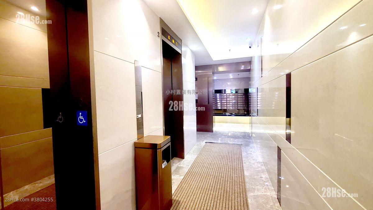 main door: East 17 Rental 2 Bedrooms , 1 Bathroom 445 ft²