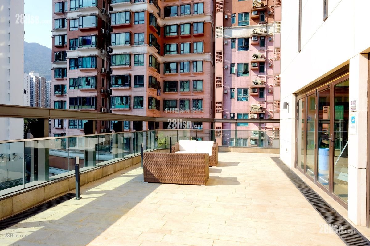 Clubhouse: East 17 Rental 2 Bedrooms , 1 Bathroom 445 ft²