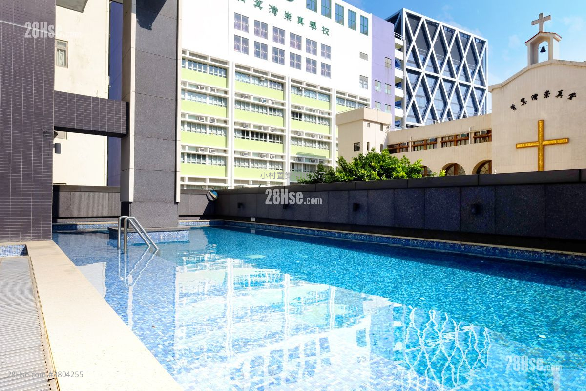 Clubhouse: East 17 Rental 2 Bedrooms , 1 Bathroom 445 ft²