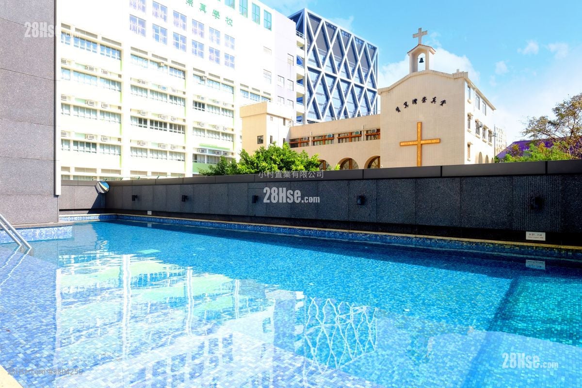 Clubhouse: East 17 Rental 2 Bedrooms , 1 Bathroom 445 ft²