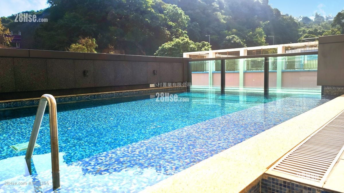 Clubhouse: East 17 Rental 2 Bedrooms , 1 Bathroom 445 ft²