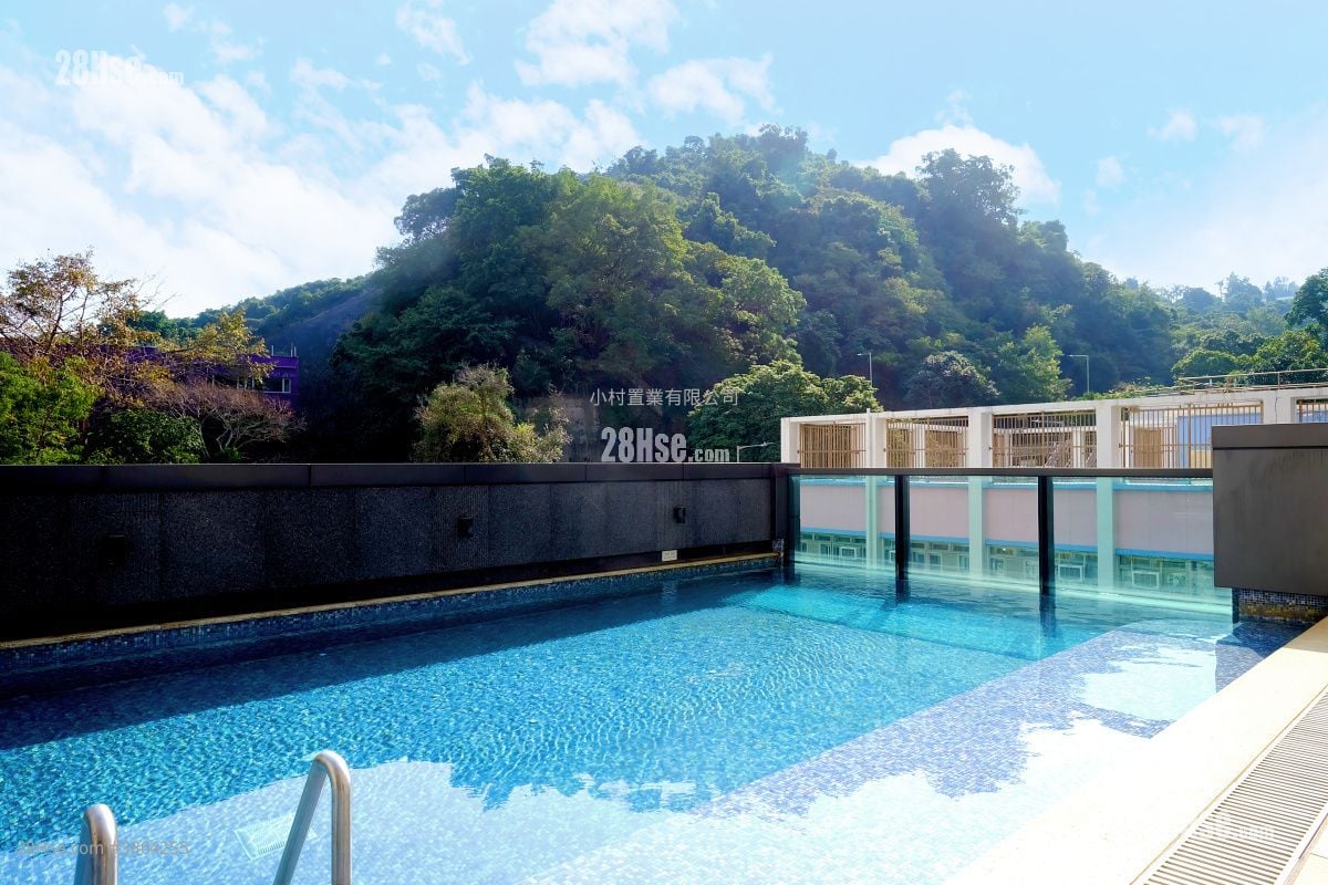 Clubhouse: East 17 Rental 2 Bedrooms , 1 Bathroom 445 ft²