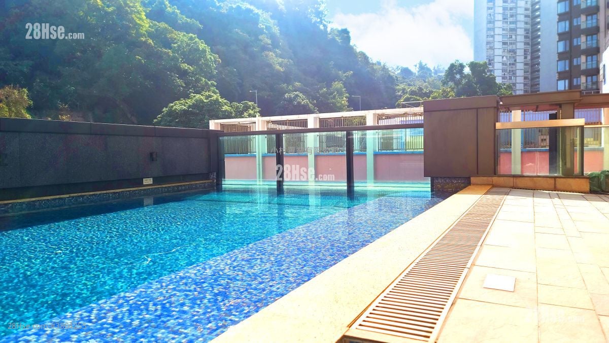 Clubhouse: East 17 Rental 2 Bedrooms , 1 Bathroom 445 ft²