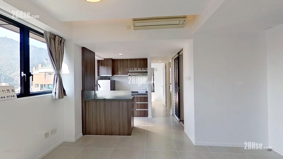 living room: East 17 Rental 2 Bedrooms , 1 Bathroom 445 ft²