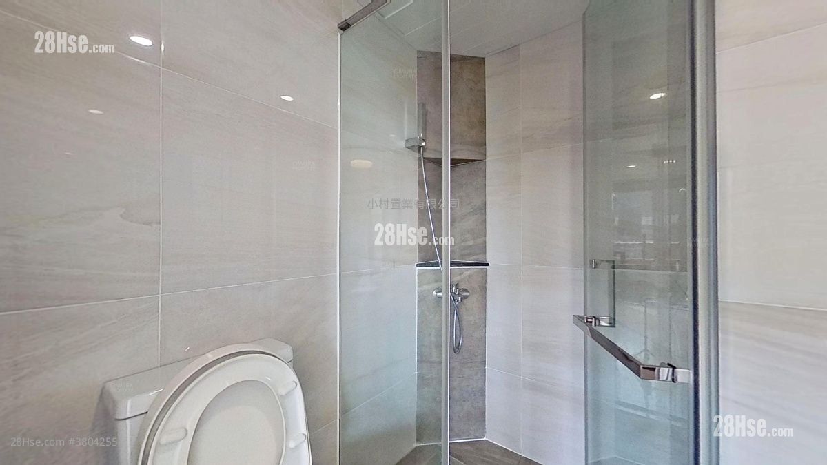 bathroom: East 17 Rental 2 Bedrooms , 1 Bathroom 445 ft²