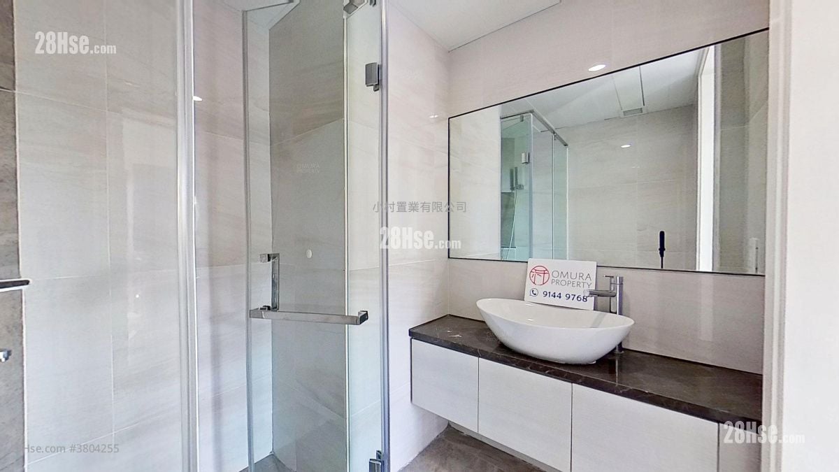 bathroom: East 17 Rental 2 Bedrooms , 1 Bathroom 445 ft²