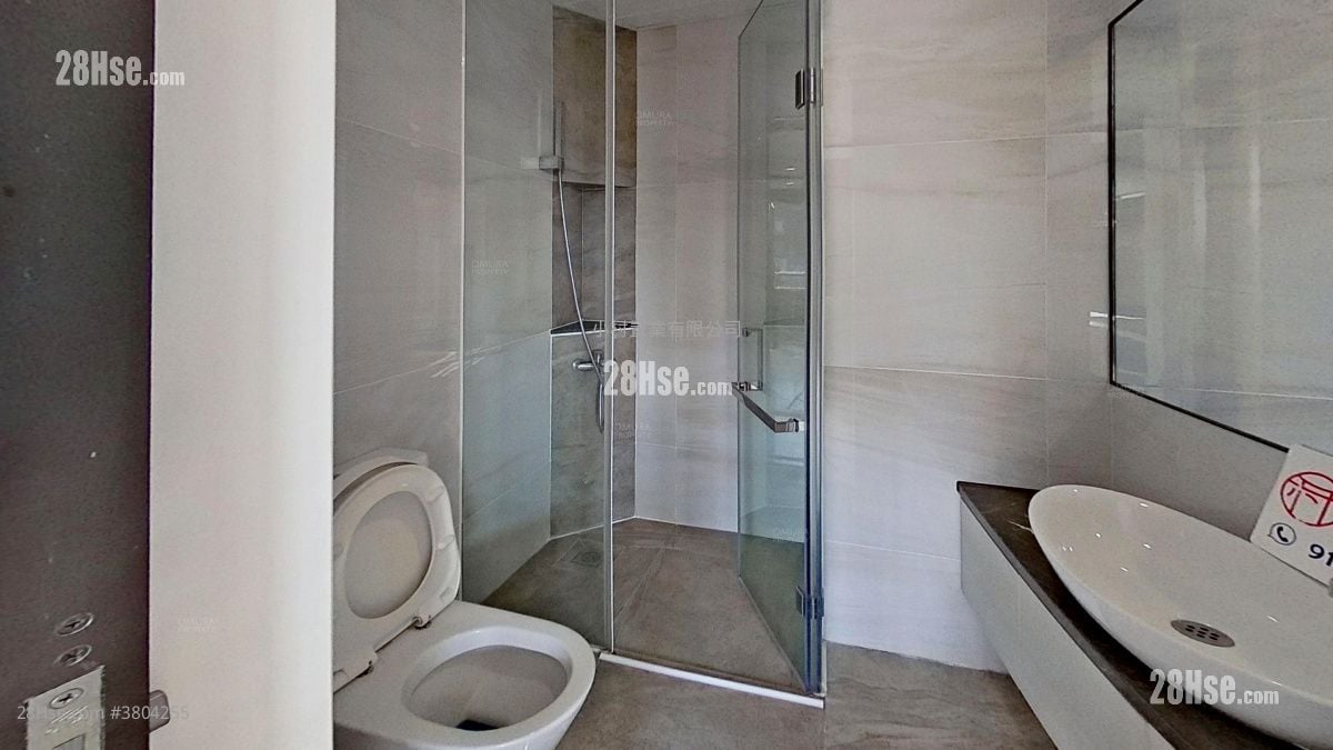 bathroom: East 17 Rental 2 Bedrooms , 1 Bathroom 445 ft²