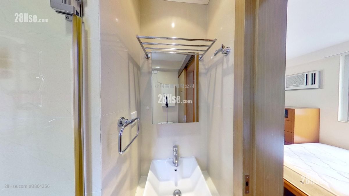 浴室: 御珍阁 租盘 1 房 , 1 浴室 341 平方尺