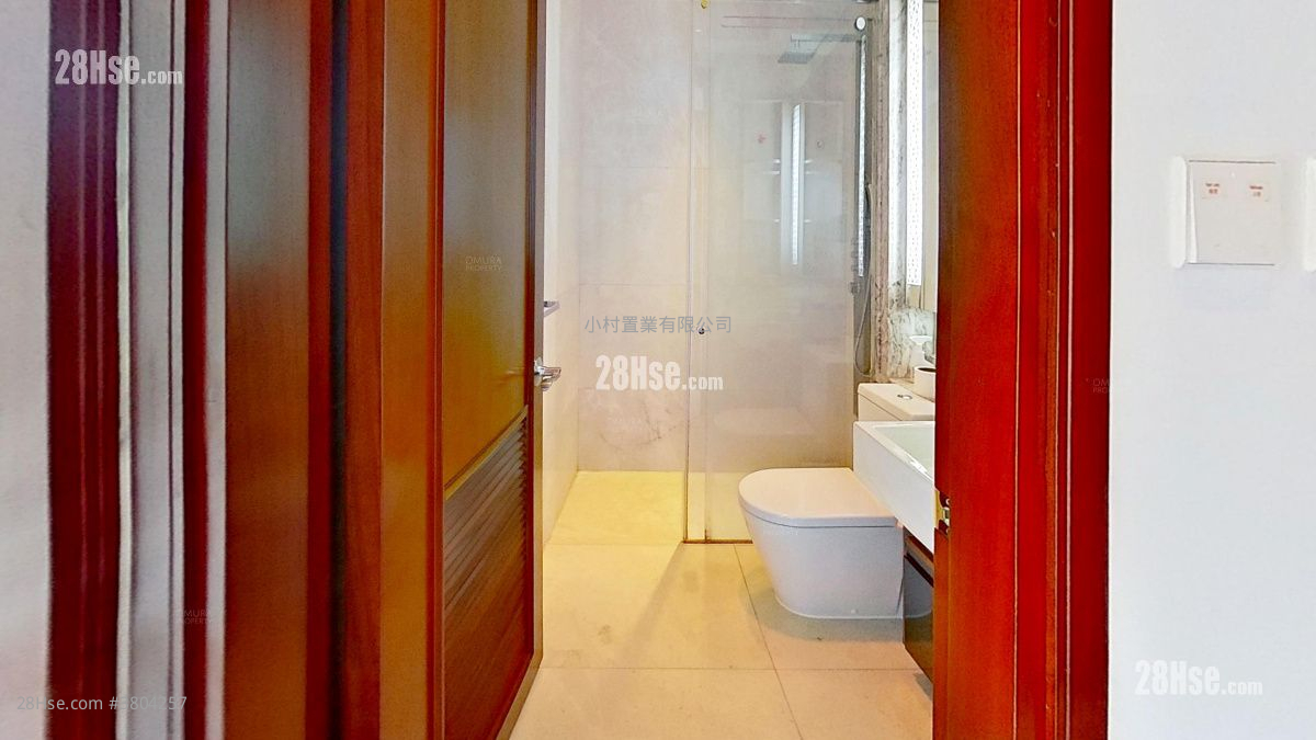 bathroom: The Avenue Rental 2 Bedrooms , 1 Bathroom 519 ft²