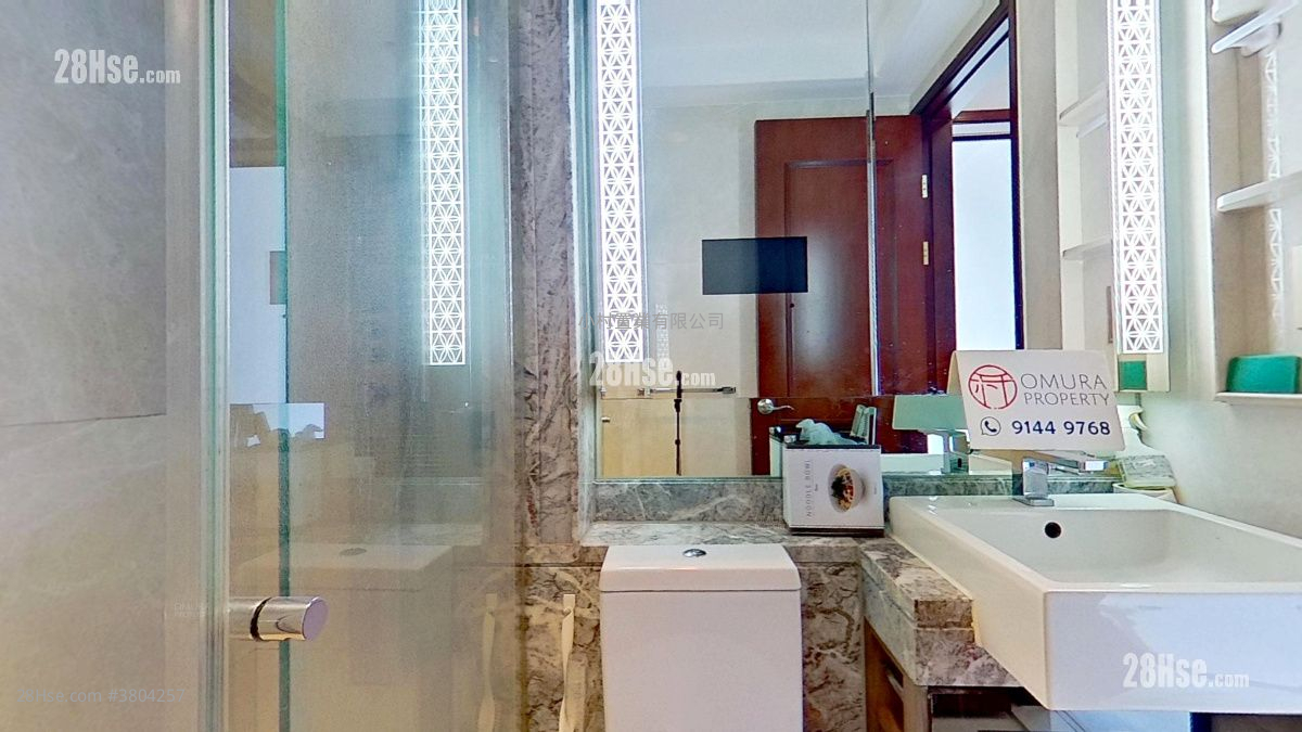 bathroom: The Avenue Rental 2 Bedrooms , 1 Bathroom 519 ft²