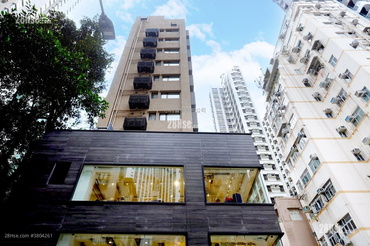 building outlook: 15 St. Francis Street Rental 1 Bedroom , 1 Bathroom 386 ft²