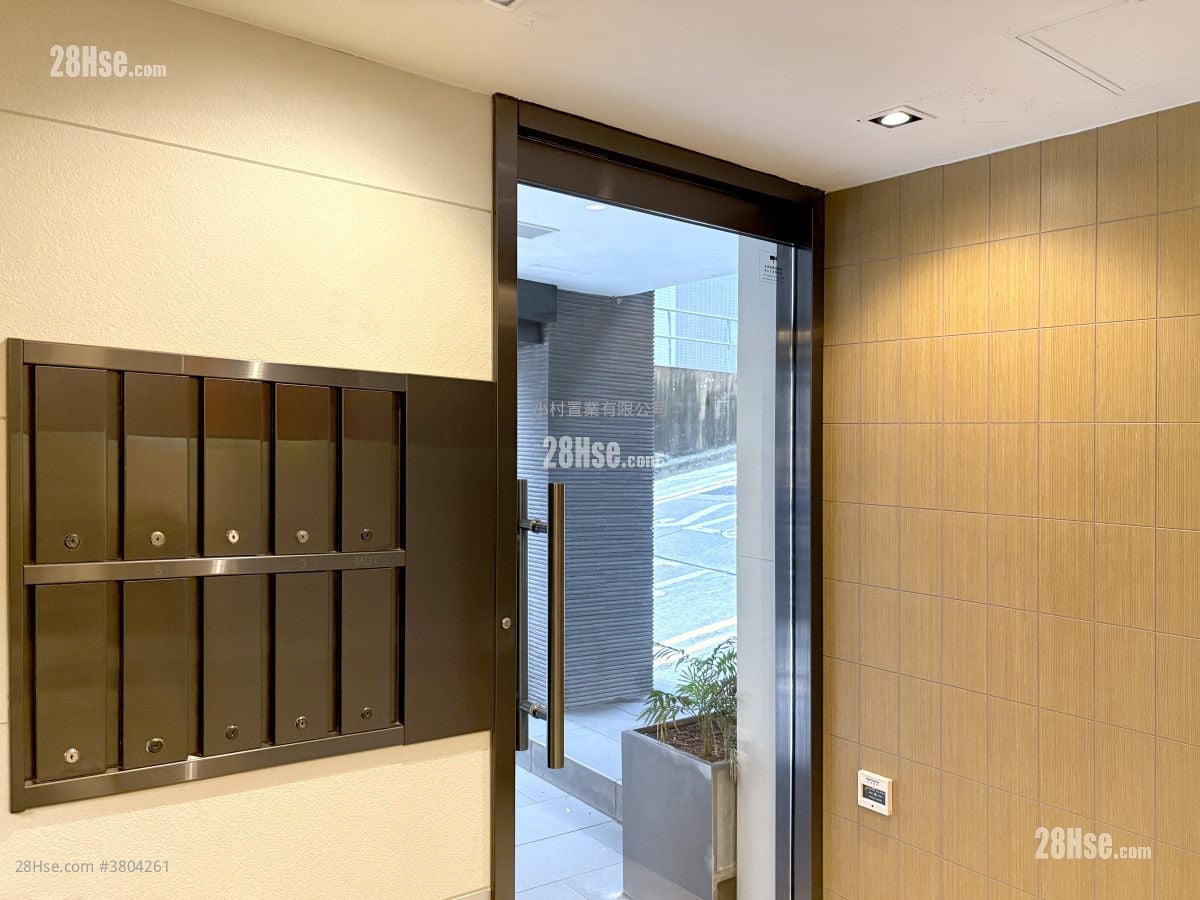 main door: 15 St. Francis Street Rental 1 Bedroom , 1 Bathroom 386 ft²