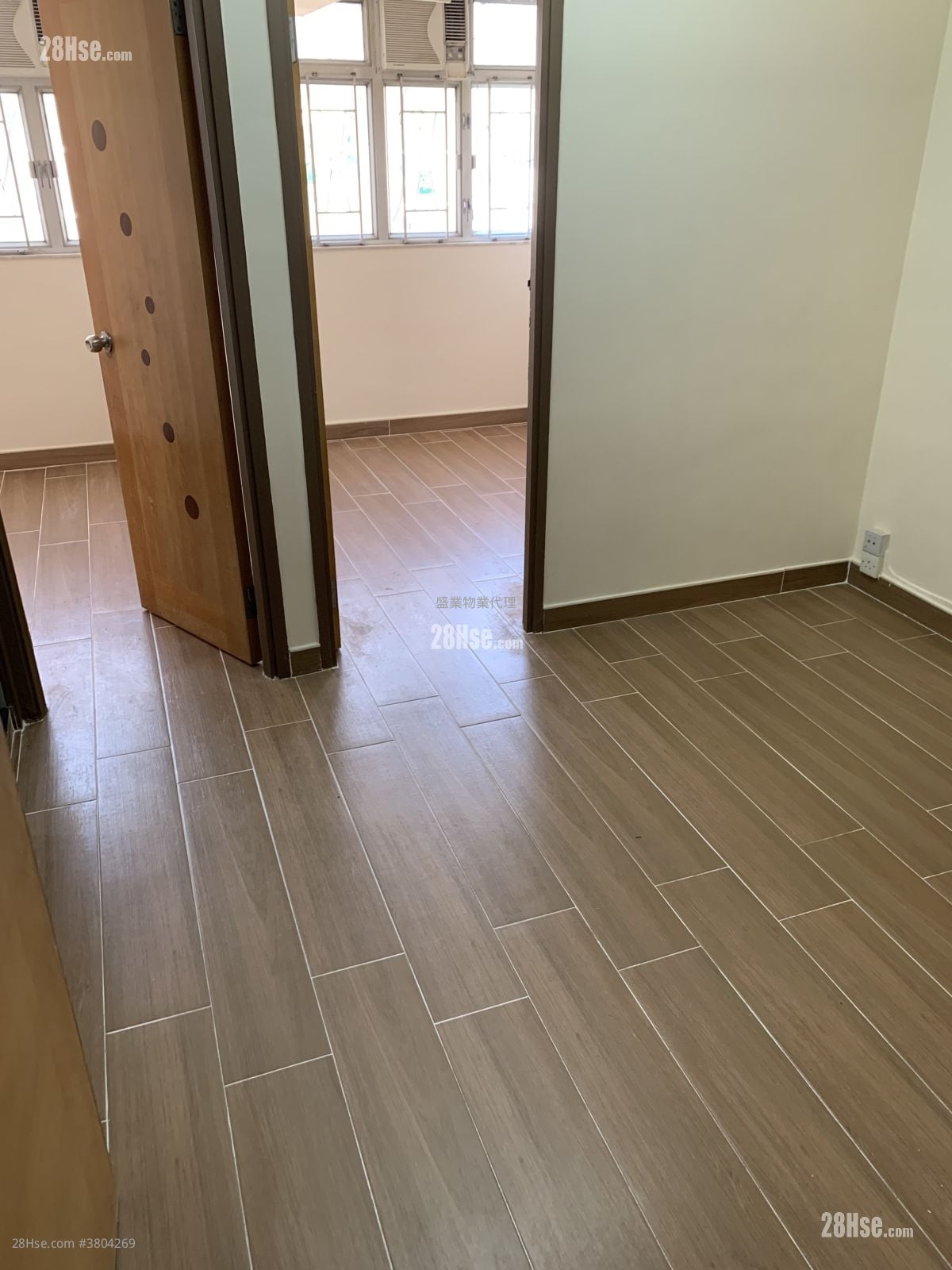 仁乐大厦 租盘 2 房 , 1 浴室 290 平方尺