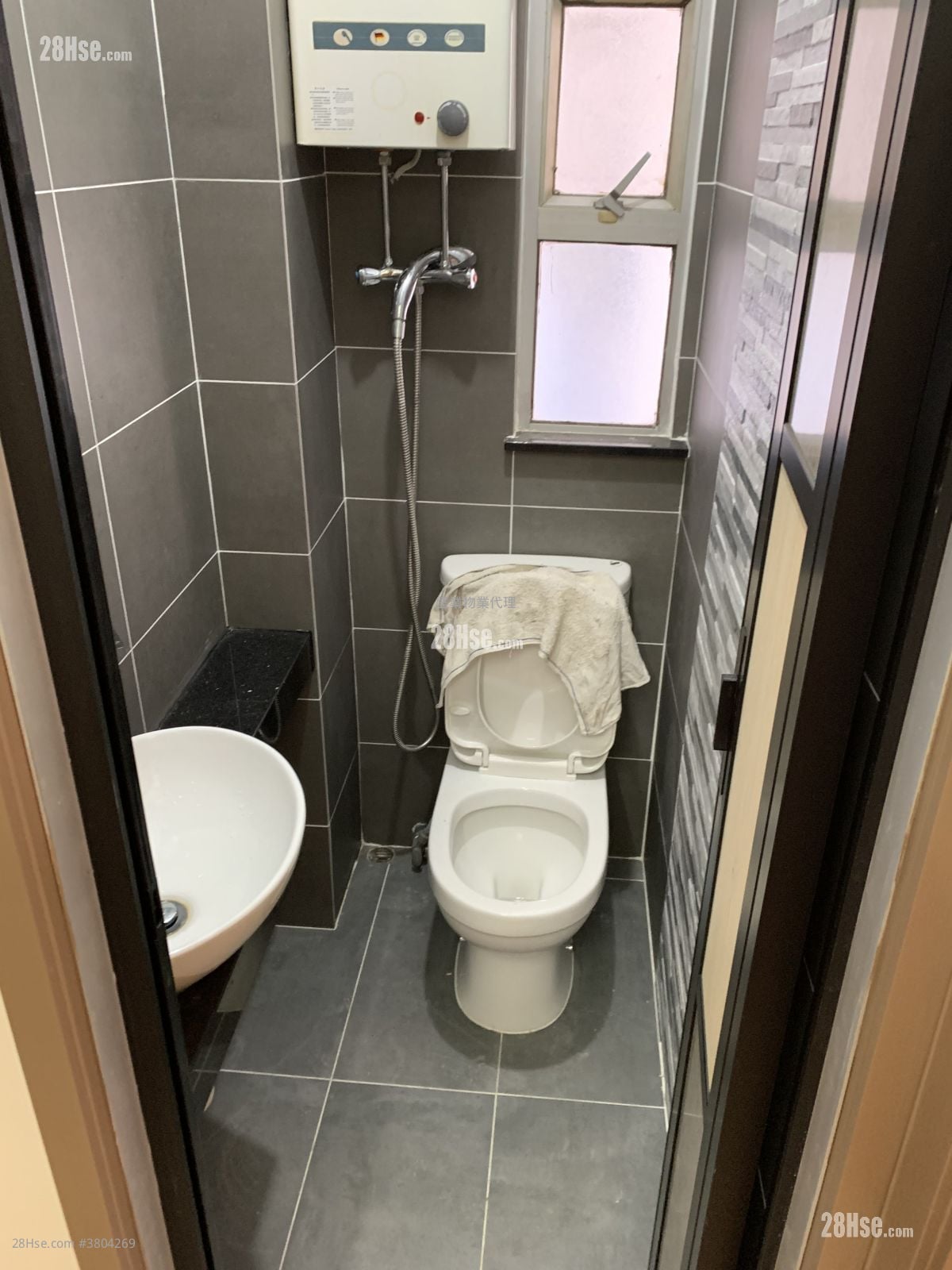 仁乐大厦 租盘 2 房 , 1 浴室 290 平方尺