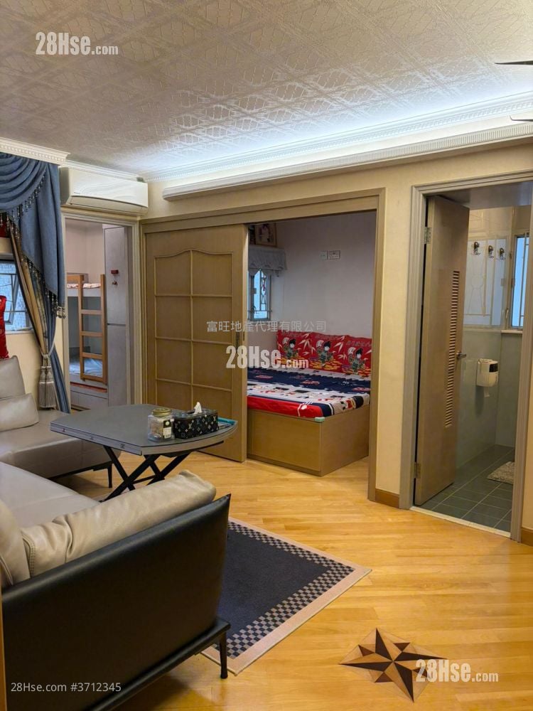 Charming Garden Sell 2 Bedrooms , 1 Bathroom 431 ft²