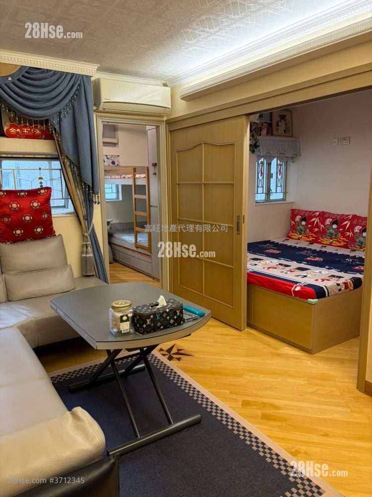 Charming Garden Sell 2 Bedrooms , 1 Bathroom 431 ft²