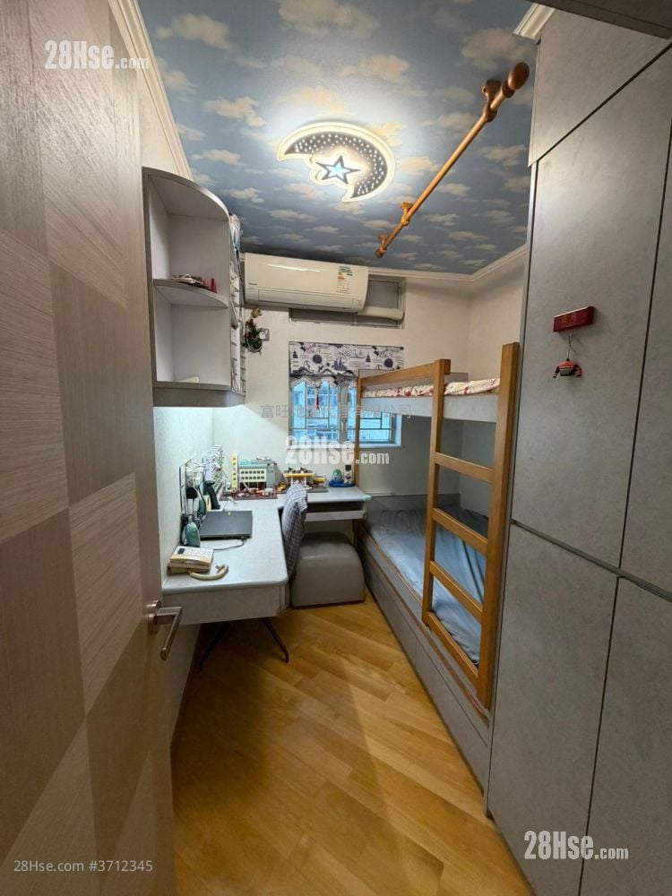 Charming Garden Sell 2 Bedrooms , 1 Bathroom 431 ft²