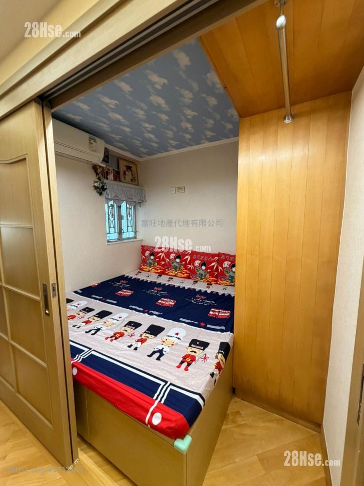 Charming Garden Sell 2 Bedrooms , 1 Bathroom 431 ft²