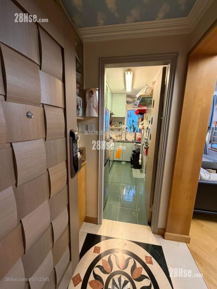 Charming Garden Sell 2 Bedrooms , 1 Bathroom 431 ft²