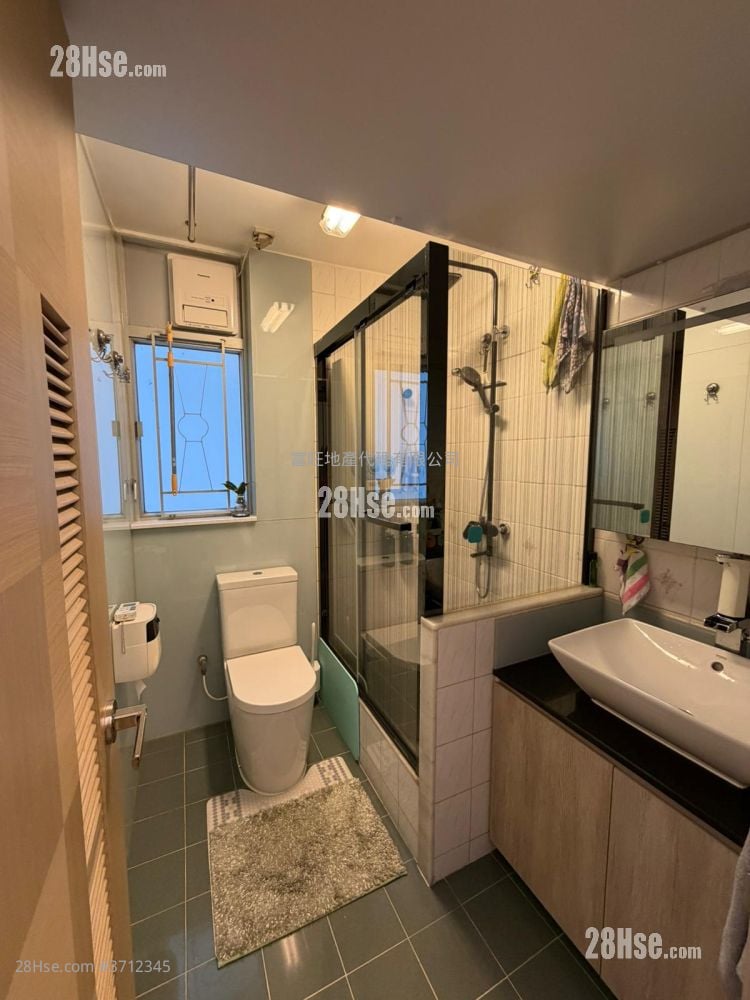 Charming Garden Sell 2 Bedrooms , 1 Bathroom 431 ft²