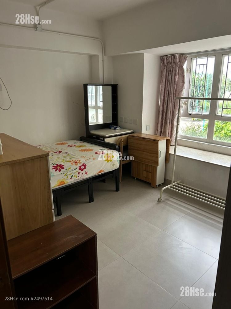 Brilliant Garden Rental 5+ Bedrooms , 2 Bathrooms 150 ft²