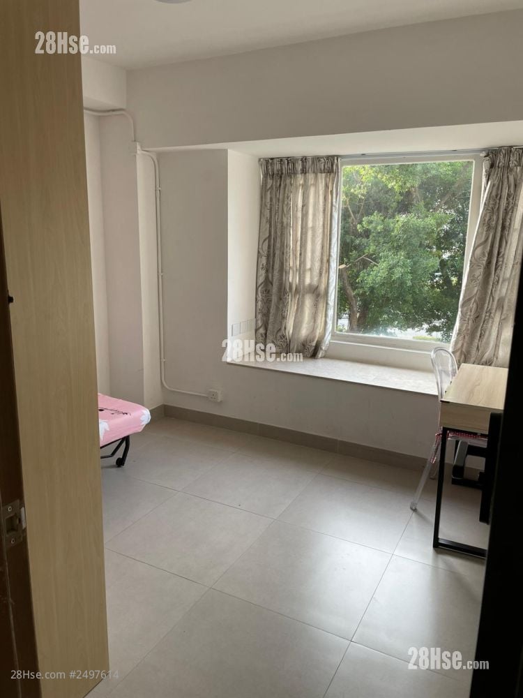 Brilliant Garden Rental 5+ Bedrooms , 2 Bathrooms 150 ft²