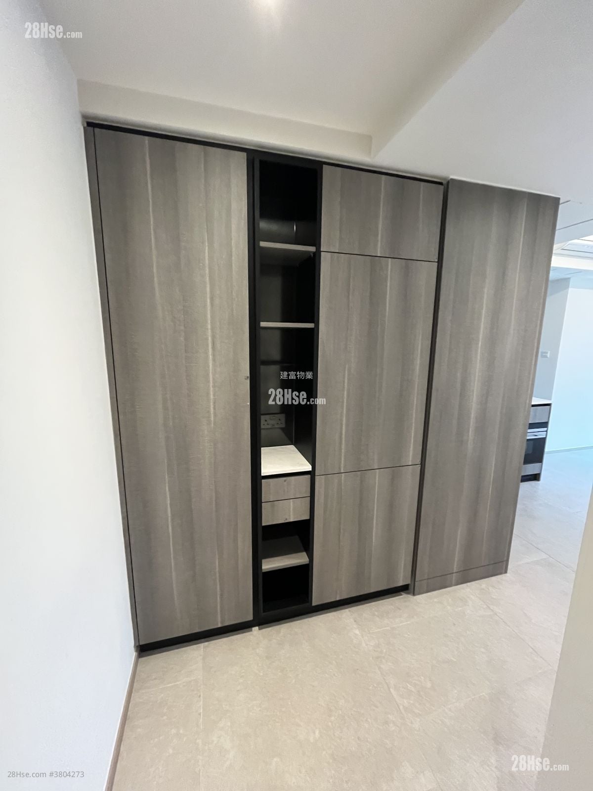 The Yoho Hub Rental 3 Bedrooms , 1 Bathroom 530 ft²