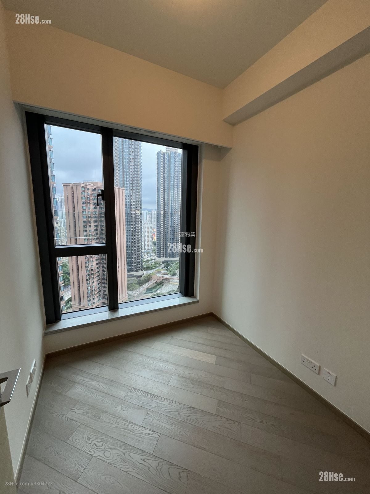 The Yoho Hub Rental 3 Bedrooms , 1 Bathroom 530 ft²