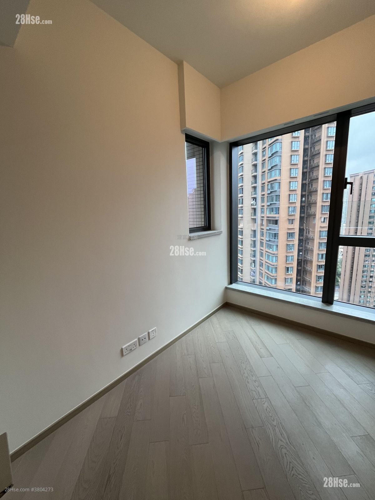 The Yoho Hub Rental 3 Bedrooms , 1 Bathroom 530 ft²