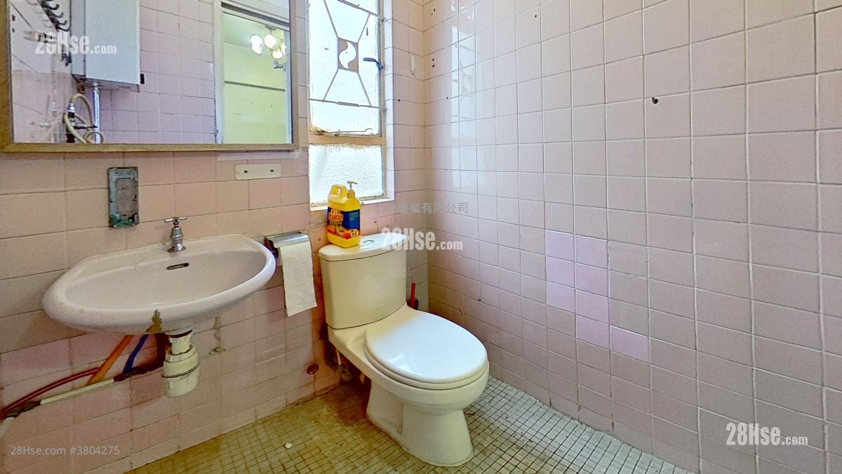 浴室: 新泰楼 租盘 3 房 , 1 浴室 361 平方尺