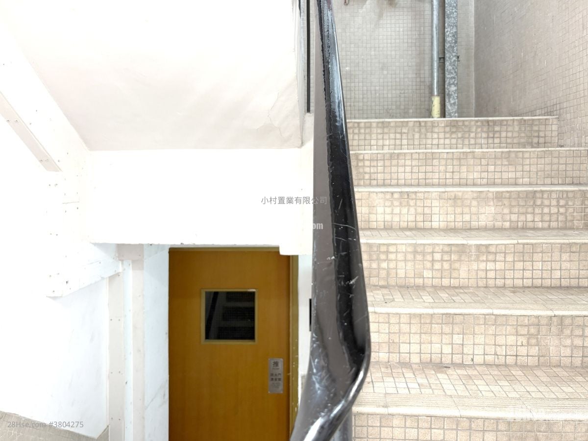 大厦入口: 新泰楼 租盘 3 房 , 1 浴室 361 平方尺