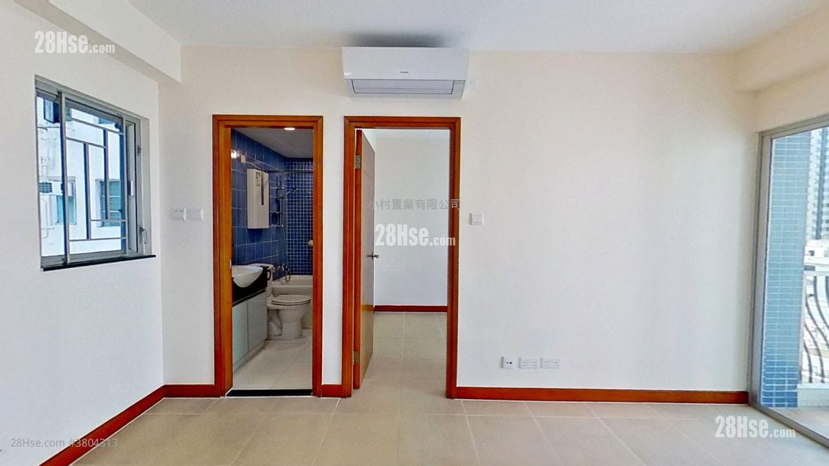 living room: Tung Tze Terrace Rental 1 Bedroom , 1 Bathroom 344 ft²