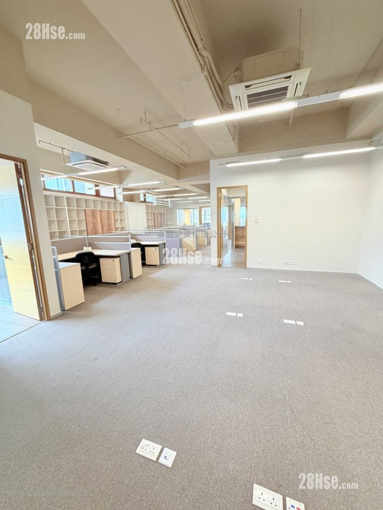 时颖中心 租盘 5+ 房 2,380 平方尺