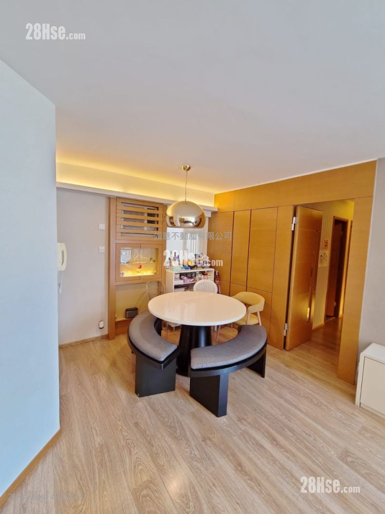 Whampoa Garden Sell 4 Bedrooms , 2 Bathrooms 771 ft²