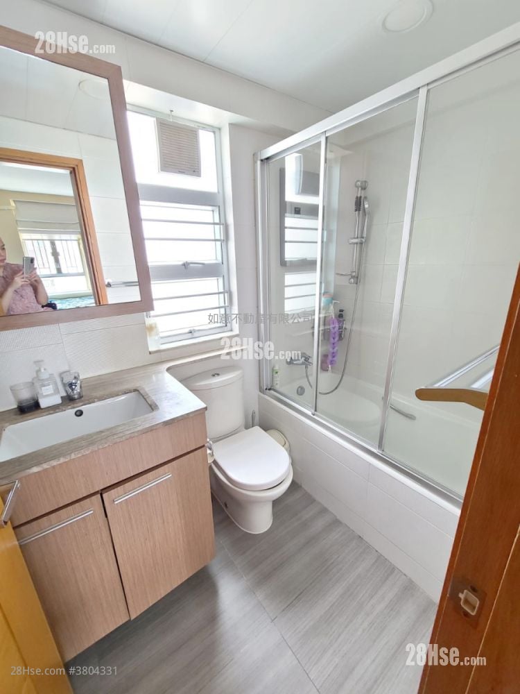 Whampoa Garden Sell 4 Bedrooms , 2 Bathrooms 771 ft²