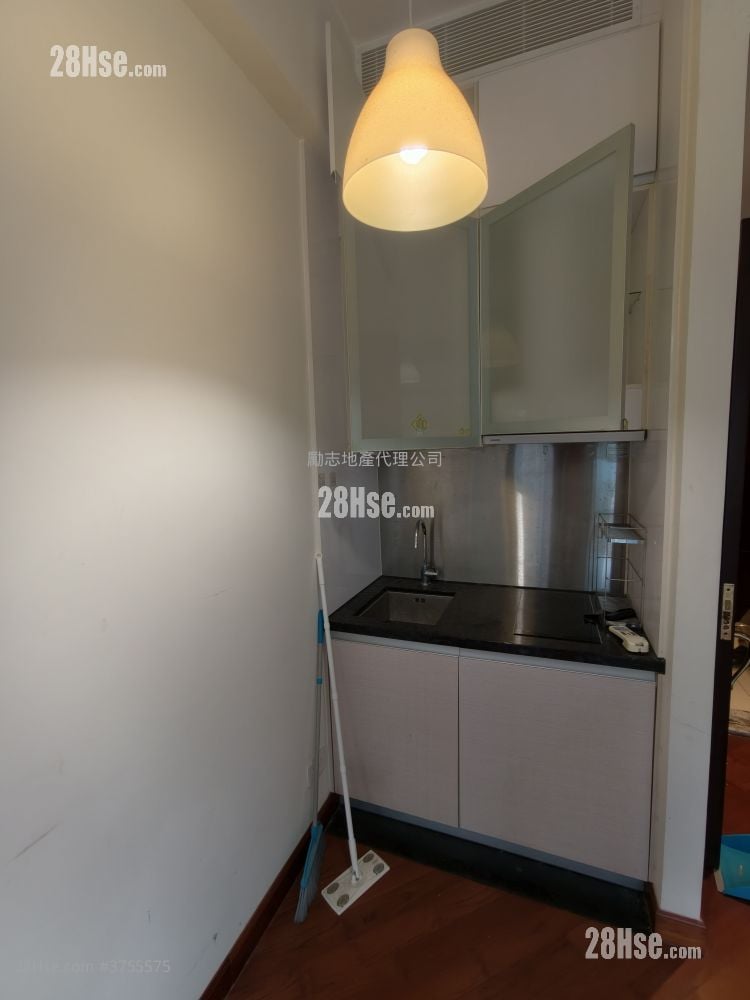 Park Summit Rental Studio , 1 Bathroom 274 ft²